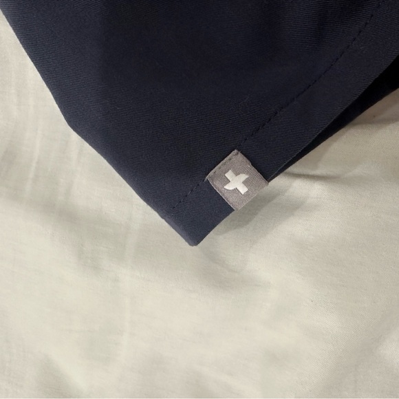 FIGS women’s scrub top - Picture 3 of 4